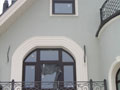Декоративные архитектурные элементы отделки фасада дома Lear