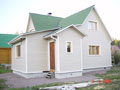 Виниловый сайдинг и зелёный Ондулин