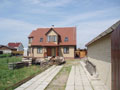 Фасад - фасадные панели Zierer, Цоколь - Nailite , аксессуары - Holzplast, Кровля - Металлочерепица М35 Prisma (цвет Helios)