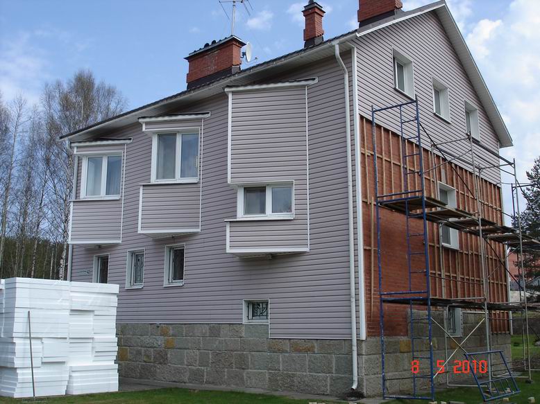 Фасад - Демонтаж сайдинга. Замена на декоративную силикатную штукатурку АТЛАС (Польша), рустик, короед с утеплителем из пенополистирола.