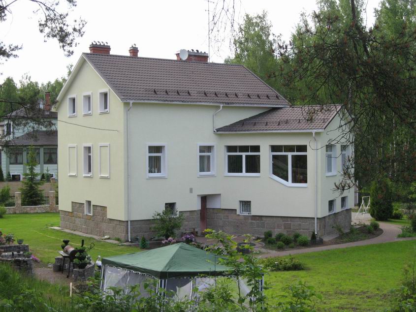 Фасад - Демонтаж сайдинга. Замена на декоративную силикатную штукатурку АТЛАС (Польша), рустик, короед с утеплителем из пенополистирола.