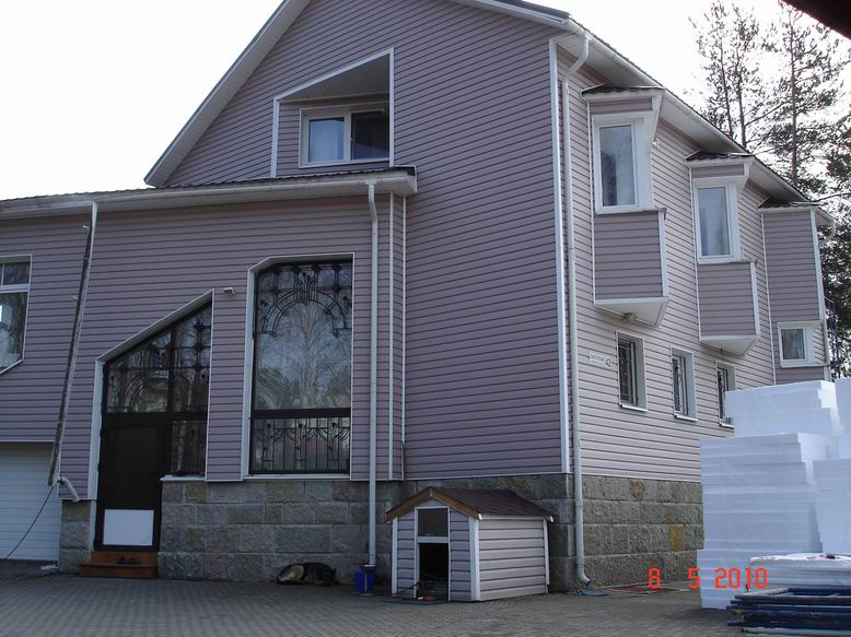 Фасад - Демонтаж сайдинга. Замена на декоративную силикатную штукатурку АТЛАС (Польша), рустик, короед с утеплителем из пенополистирола.