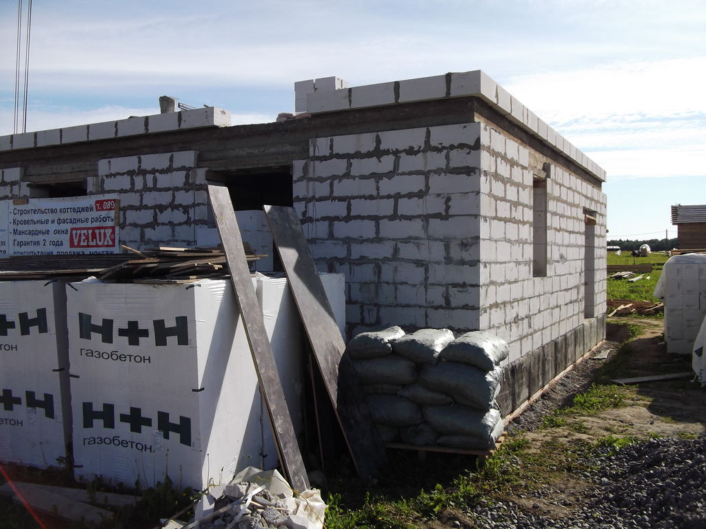Дом в Дятлицах 2014-2015 г. Возведение коробки из газобетона Н+Н плотность D500