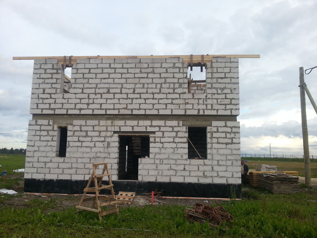 Дом в Дятлицах 2014-2015 г. Возведение коробки из газобетона Н+Н плотность D500