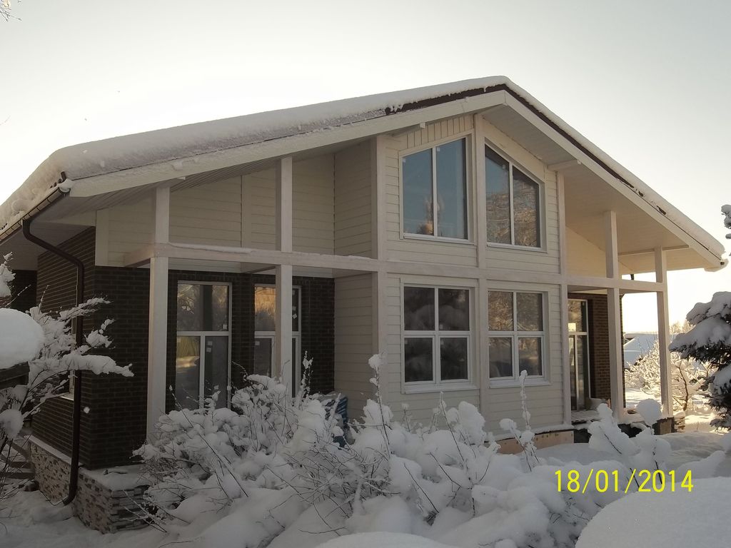 Дом в Токсово 2012-2013 г.г. Облицовка фасада - фиброцементный сайдинг Cedral и кирпич Lode Brunis керамический коричневый пустотелый
