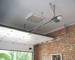 При покупке гаражных ворот комплект автоматики в ПОДАРОК!