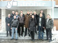 Главный вход в административное здание завода Stroher. Всей группой с главой Stroher GmbH Герхардом Альбертом (в центре).