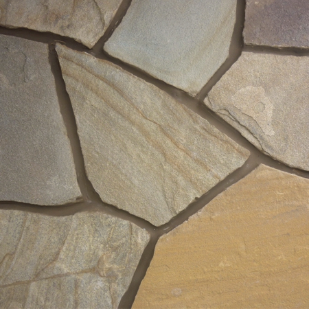 Песчаник бежево-коричневый с разводами, рваный край 15-20 мм