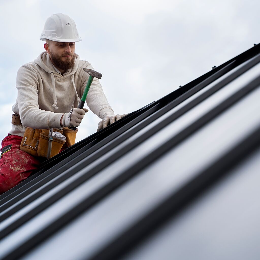 Течет кровля: что можно сделать самому?