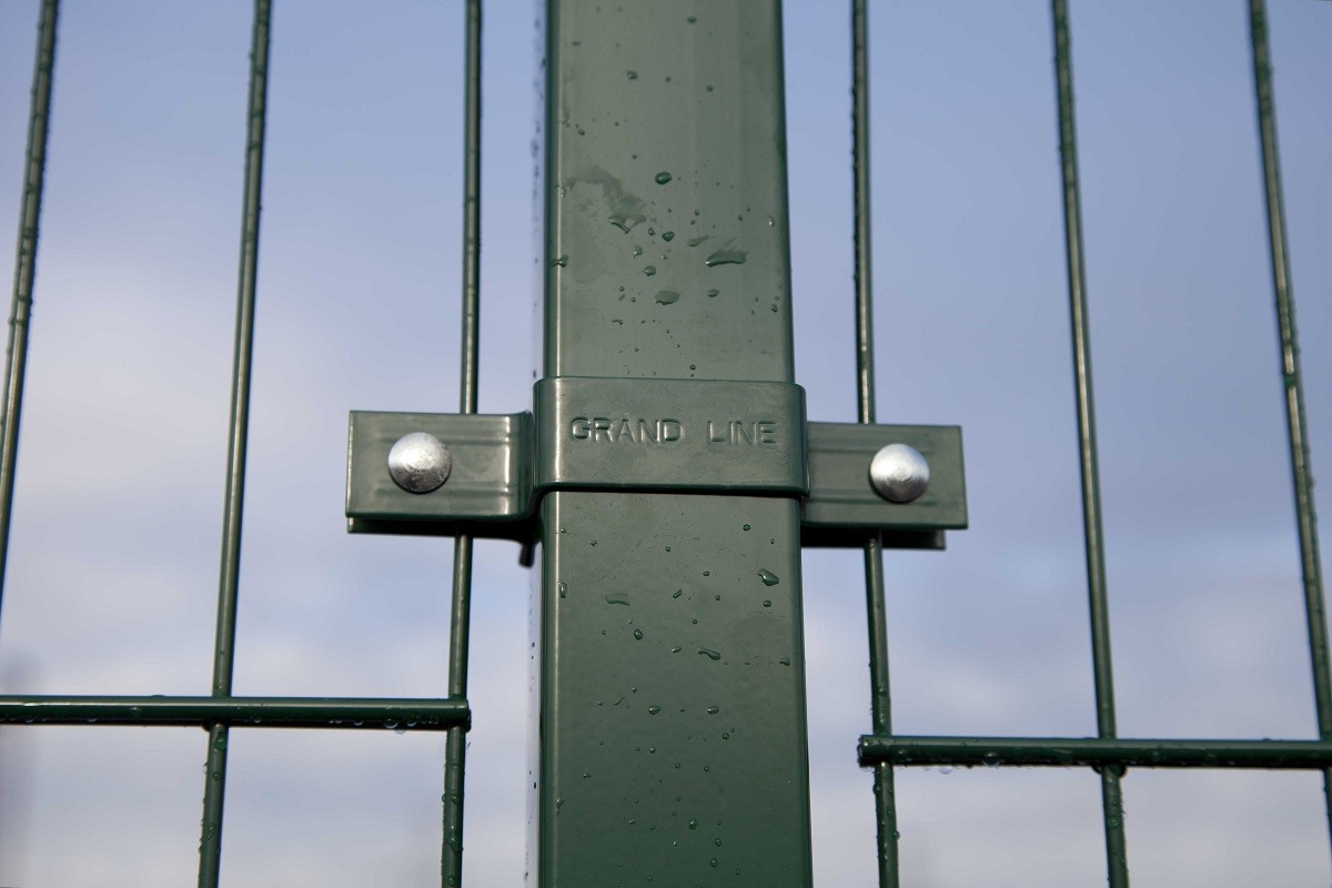 Крепление хомут 80*80 (укомплектован антивандальными гайками М6), Крепление хомут 80х80 6005 темно-зеленый Grand Line купить в Москве Крепление хомут 80*80 (укомплектован антивандальными гайками М6), Крепление хомут 80х80 6005 темно-зеленый Grand Line