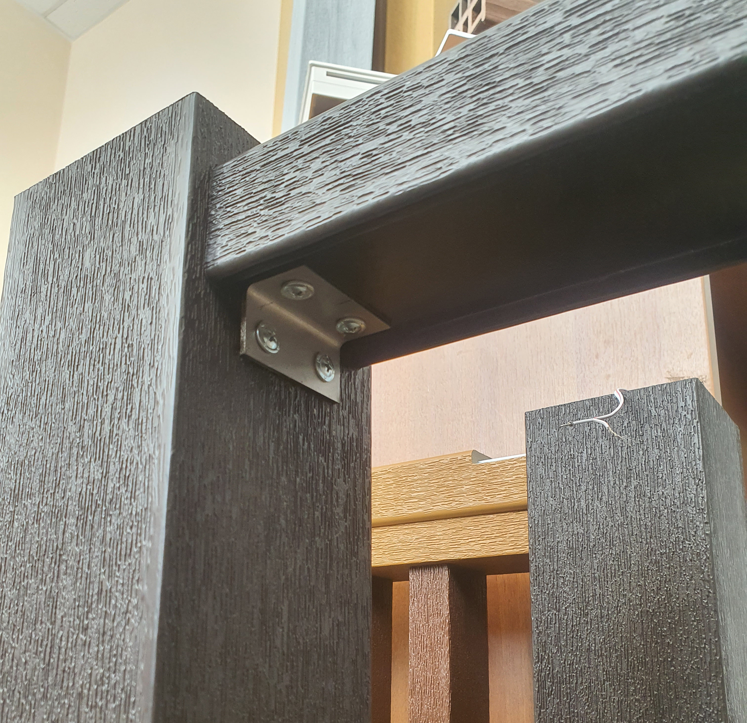 Уголок металлический ТЕРРАпол 50х25х25мм купить в Санкт-Петербурге