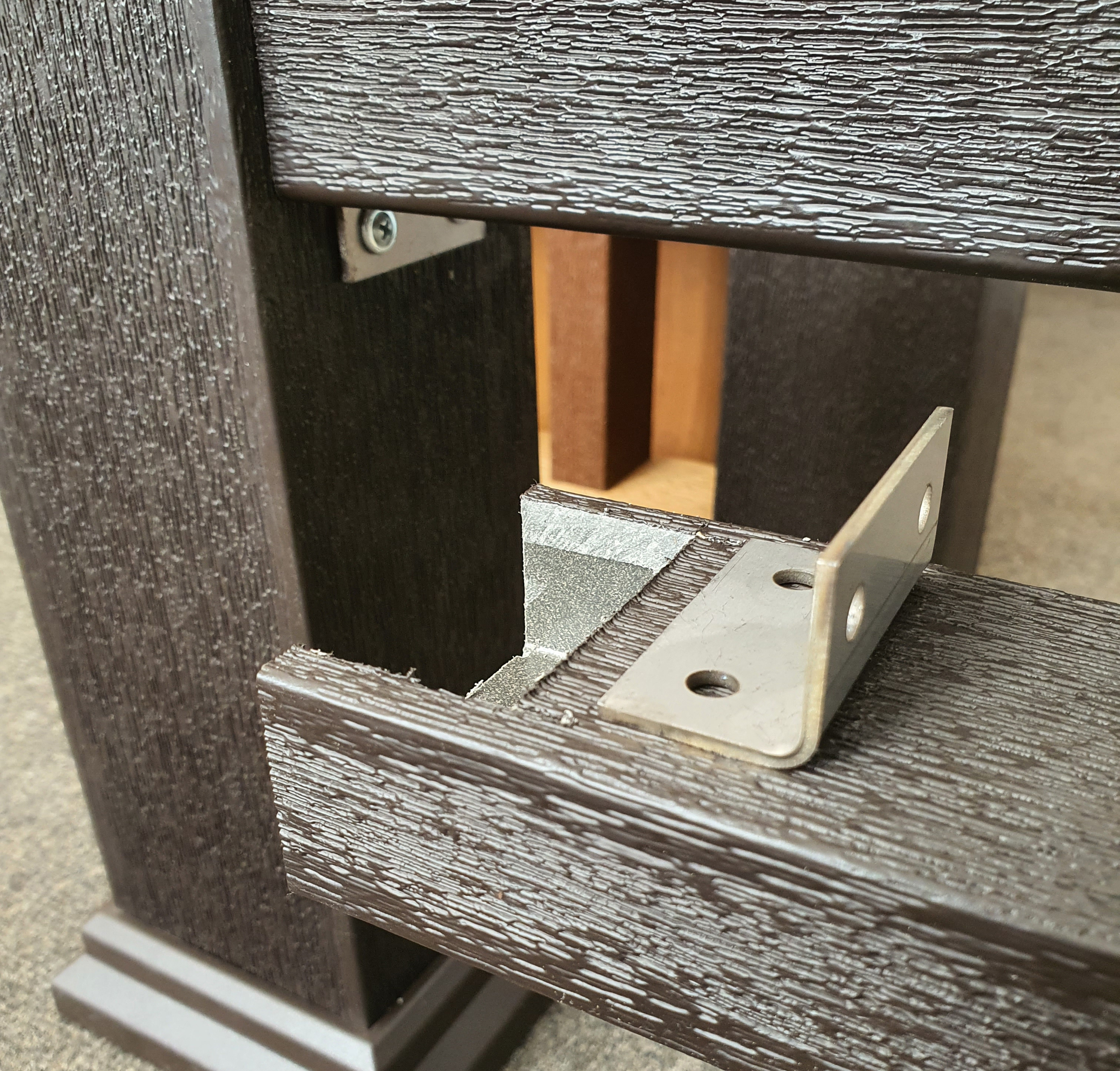 Уголок металлический ТЕРРАпол 50х25х25мм купить в Санкт-Петербурге