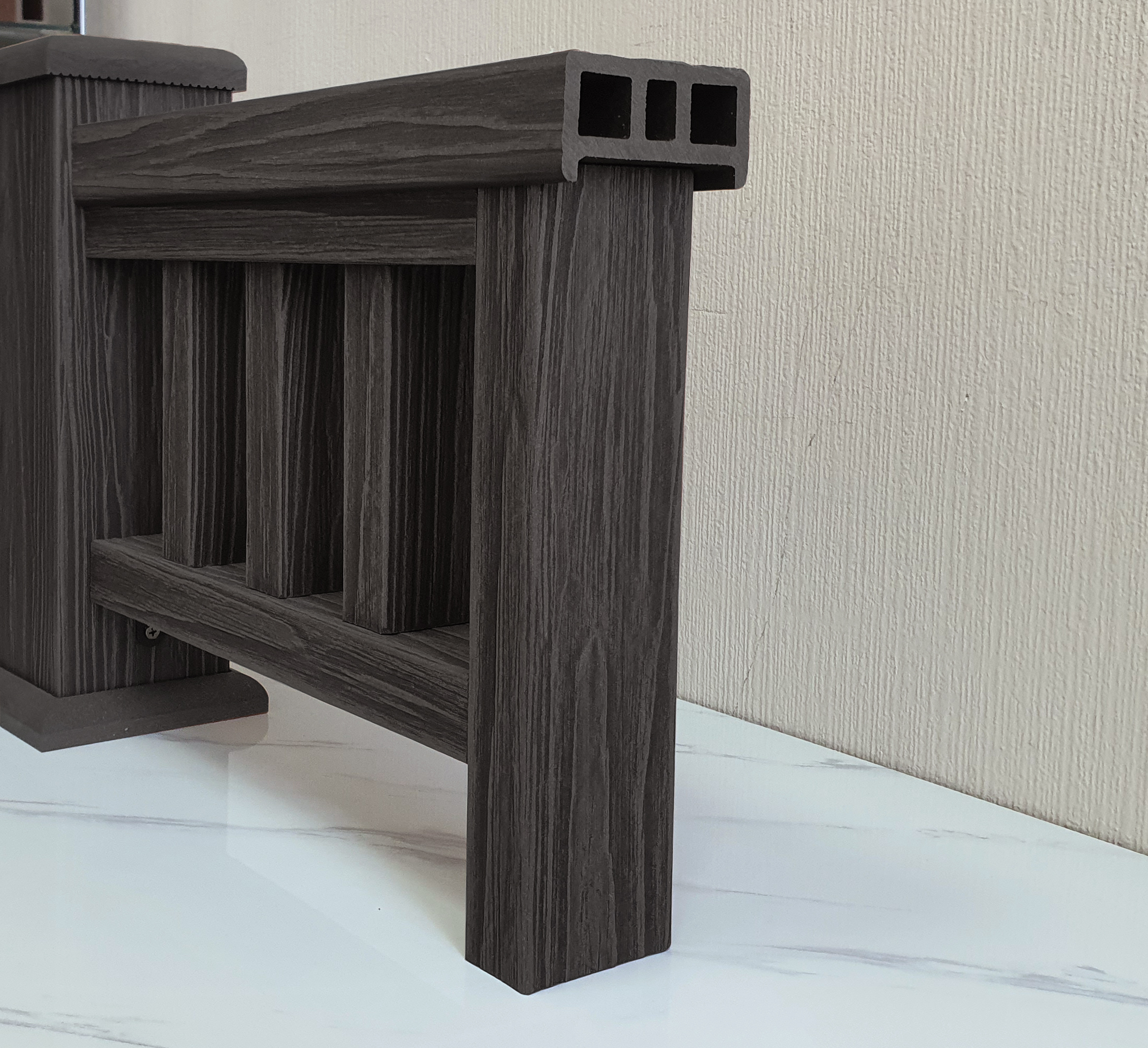 Подбалясенник ТЕРРАпол 3D Черное Дерево 69х35х2400мм