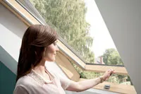 Мансардное деревянное однокамерное окно Velux (Велюкс) GZR CR02 3050 55х78 см (ручка сверху) купить в Санкт-Петербурге